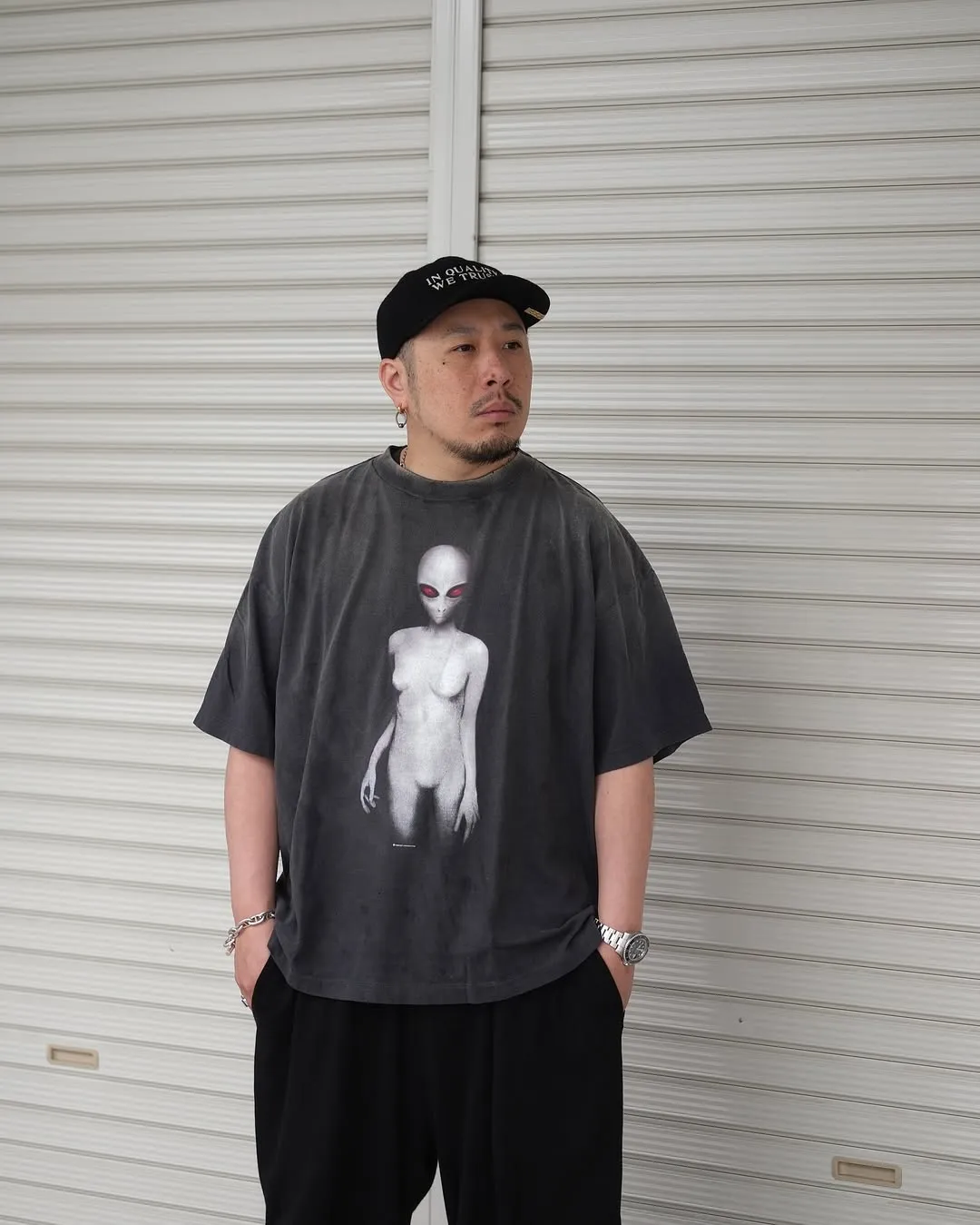 SAINT Mxxxxxx SS TEE/ALIEN/BLK Dark Alien Retro Distressed Short Sleeves Washed Black S-XL SAINT Mxxxxxx continues this year's gothic dark style Ultra-difficult alien printing technology Absolutely top-notch Professional water washing plant jointly owned by Hong Kong businessmen Ultra-high standard restoration ZP Correct collar label/wash water label/cherub label The difference is based on pictures and goods